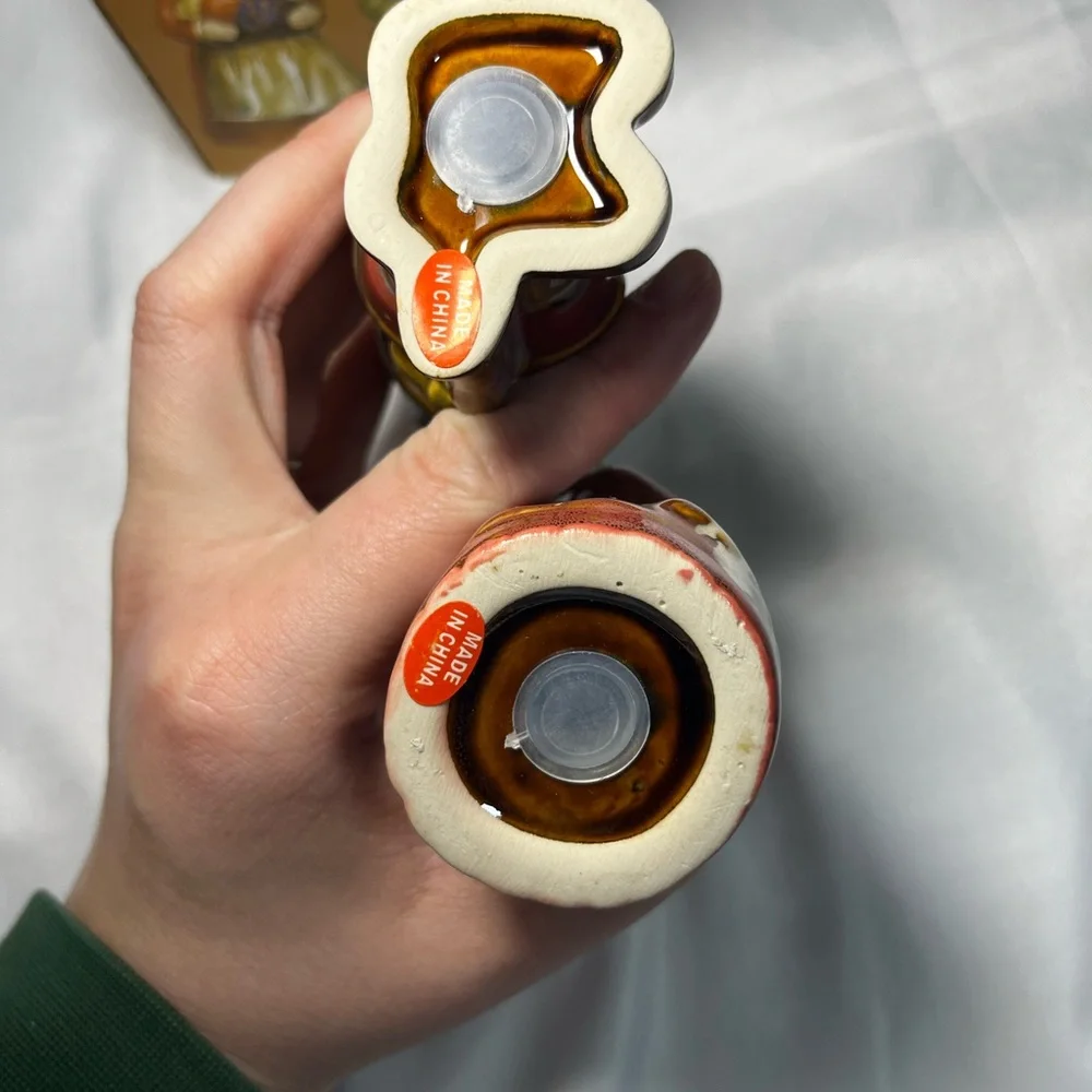 Vintage Pilgrim Thanksgiving Salt & Pepper‎ Shakers Stoneware Ceramic NIB